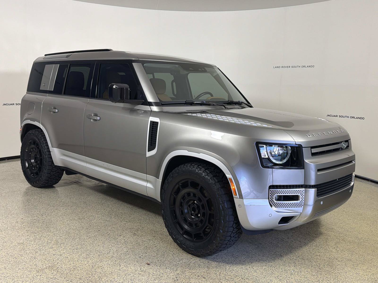 Used 2023 Land Rover Defender 110 SE AWD/4WD image 7