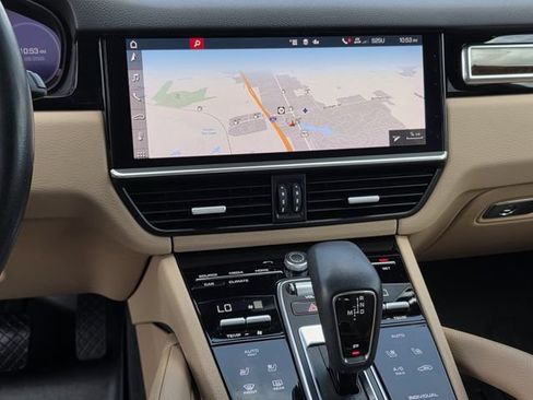 Used 2021 Porsche Cayenne AWD/4WD image 9