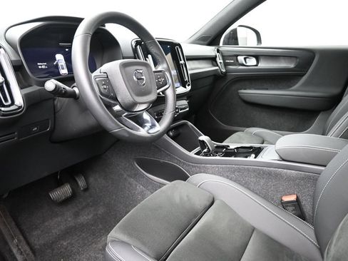 Used 2023 Volvo XC40 Recharge Ultimate w/ Protection Package Premier AWD/4WD image 9