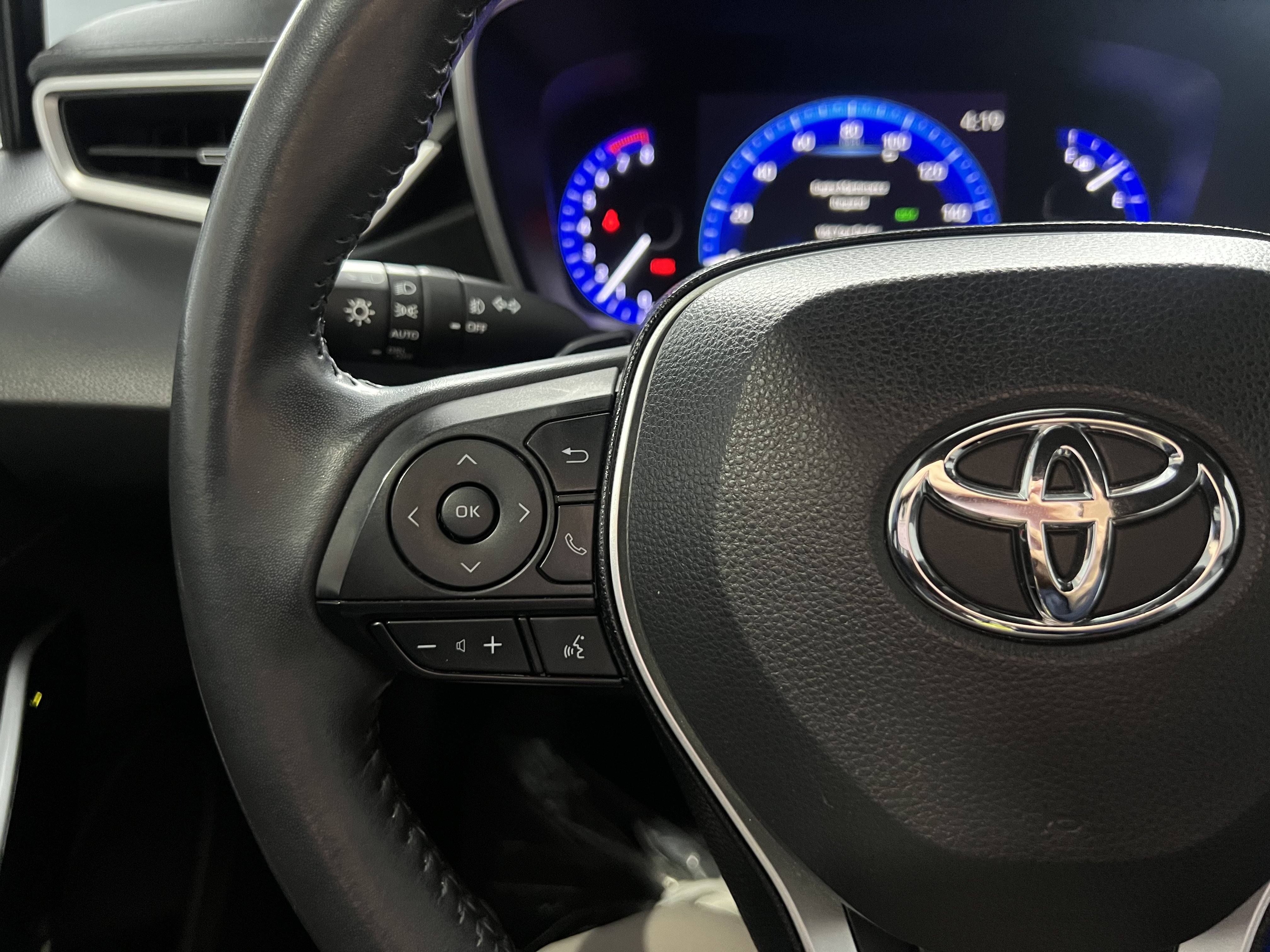 Used 2019 Toyota Corolla XSE FWD image 12