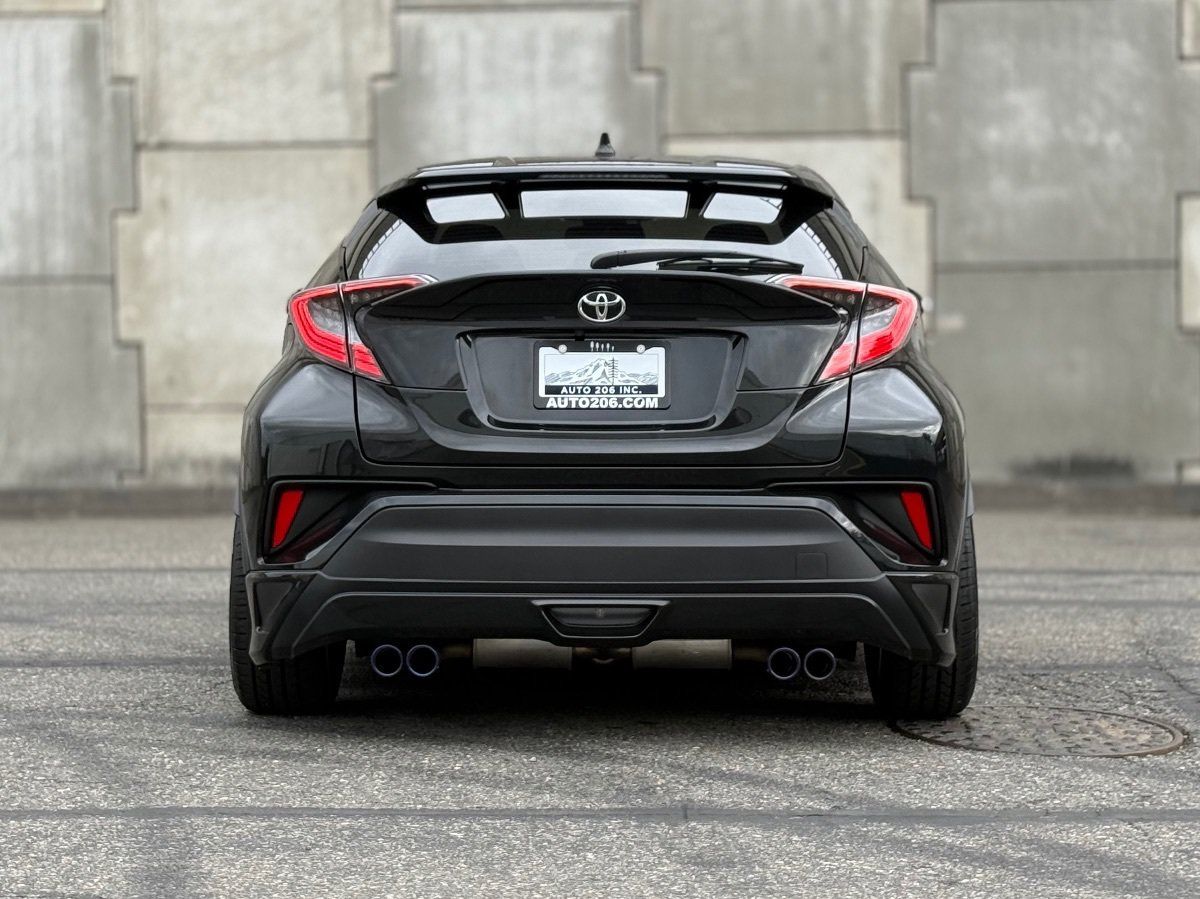 Used 2019 Toyota C-HR Limited FWD image 4