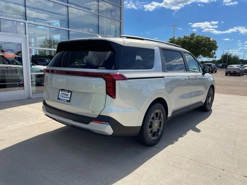 New 2026 Kia Carnival EX FWD image 5