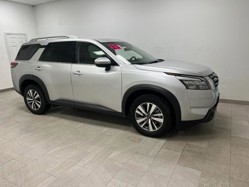 Used 2025 Nissan Pathfinder SL image 9