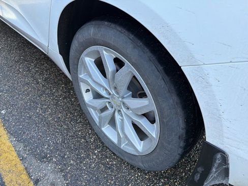 Used 2016 Chevrolet Impala LT w/ Convenience Package image 6