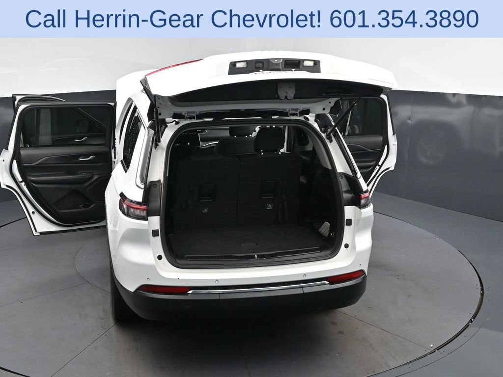 Used 2023 Jeep Grand Cherokee L Laredo RWD image 48