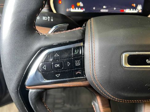 Used 2022 Jeep Grand Cherokee L Summit w/ Advanced Protech Group IV AWD/4WD image 32