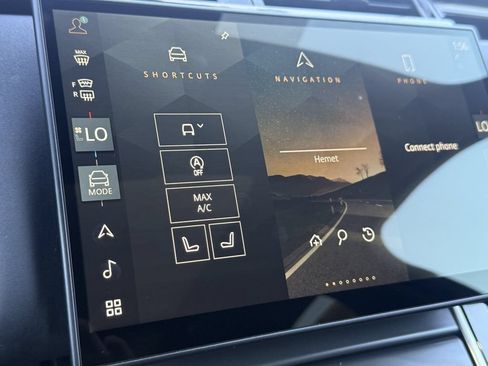 Used 2025 Land Rover Range Rover Velar Dynamic SE AWD/4WD image 17