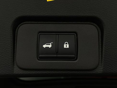 Used 2025 Nissan Rogue Platinum image 7