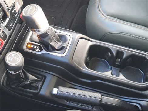 Used 2025 Jeep Gladiator Mojave w/ Convenience Group image 21