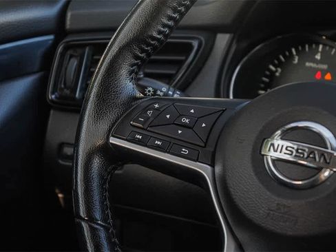 Used 2021 Nissan Rogue Sport SV image 16