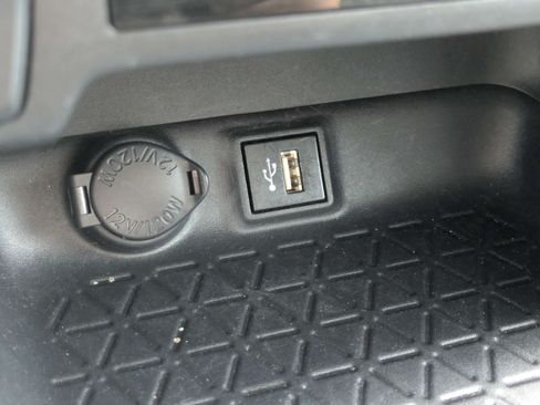 Used 2024 Toyota RAV4 XLE FWD image 21