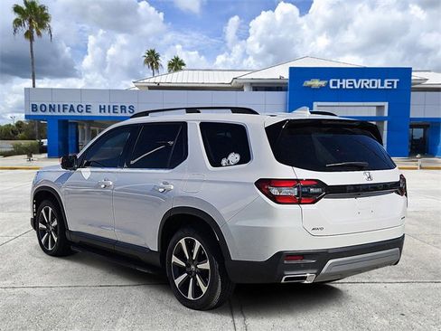 Used 2025 Honda Pilot Elite image 3