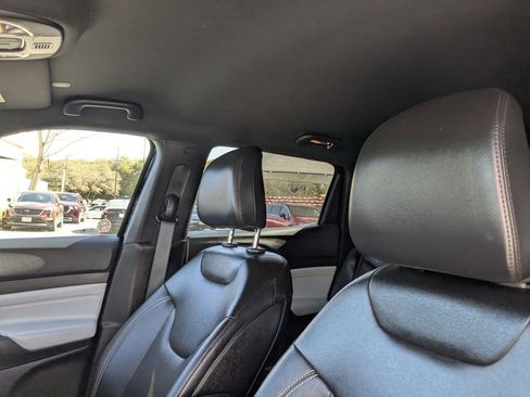 Used 2025 Jeep Compass Limited image 22