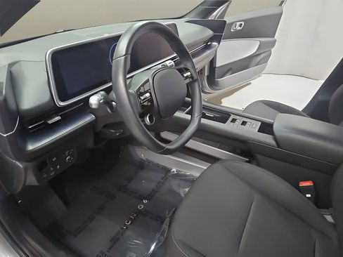 Used 2024 Hyundai Ioniq 6 SE RWD image 12