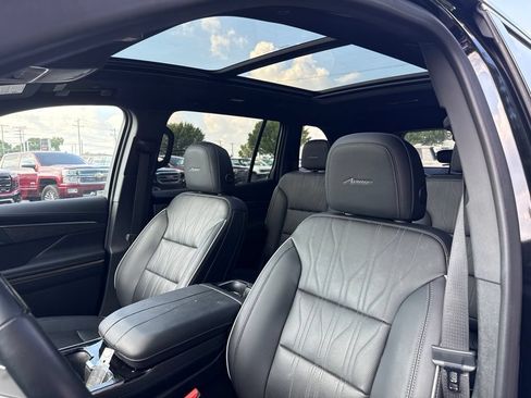 Used 2025 Buick Enclave Avenir w/ Super Cruise Package AWD/4WD image 14