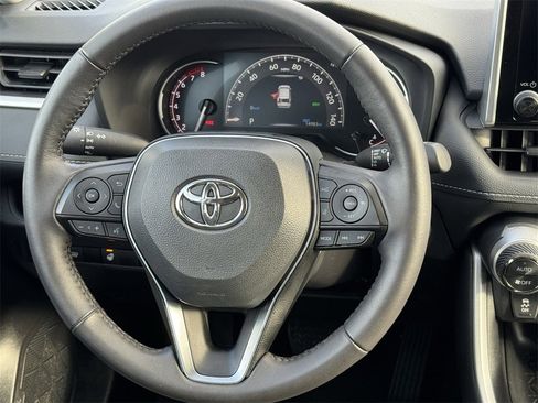 Used 2025 Toyota RAV4 XLE image 9
