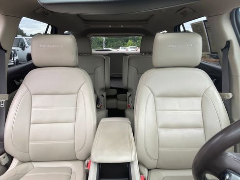 Used 2018 GMC Acadia Denali w/ Technology Package AWD/4WD image 30