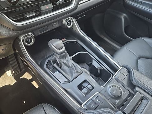Used 2025 Toyota Grand Highlander AWD image 24