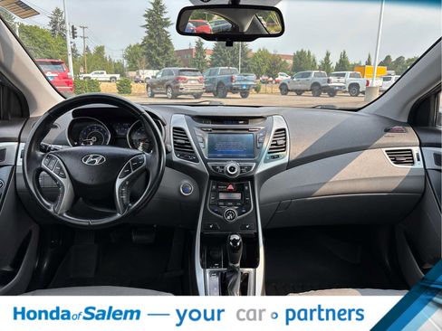 Used 2014 Hyundai Elantra Limited w/ Option Group 03 FWD image 10