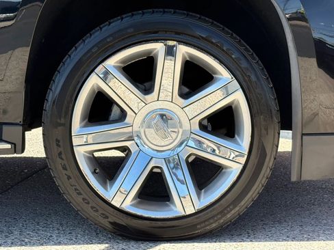 Used 2019 Cadillac Escalade ESV Luxury RWD image 23