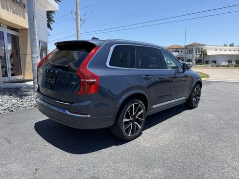 Certified 2023 Volvo XC90 B6 Plus AWD/4WD image 3