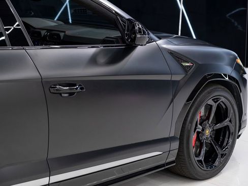 Used 2020 Lamborghini Urus Base image 14