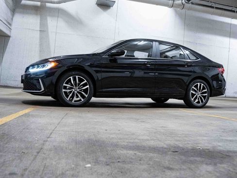 New 2026 Volkswagen Jetta SE image 3