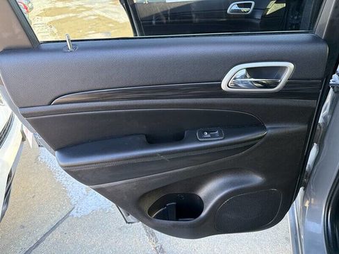 Used 2022 Jeep Grand Cherokee Laredo X image 15