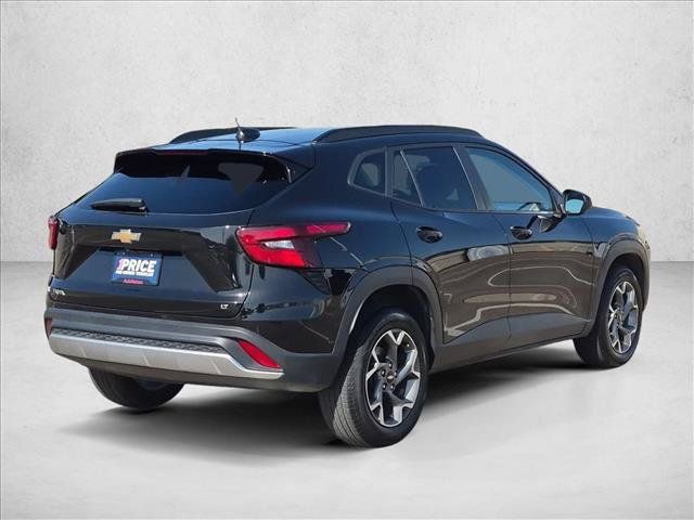Used 2025 Chevrolet Trax LT FWD image 5