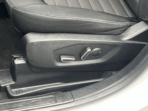 Used 2018 Ford Edge SEL image 10