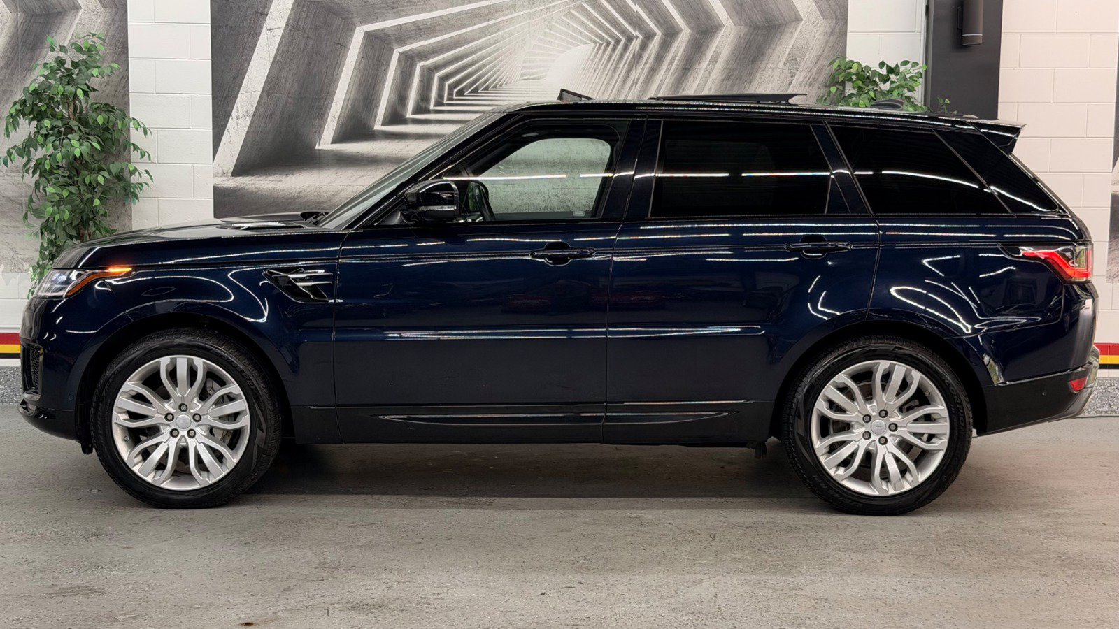 Used 2020 Land Rover Range Rover Sport HSE AWD/4WD image 5