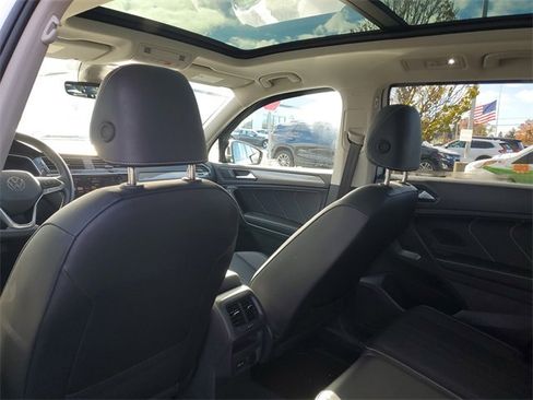 Certified 2024 Volkswagen Tiguan SE image 10
