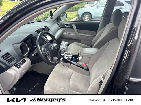 Used 2013 Toyota Highlander Plus AWD/4WD image 4