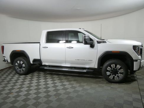 Used 2024 GMC Sierra 3500 Denali w/ Denali Reserve Package image 2