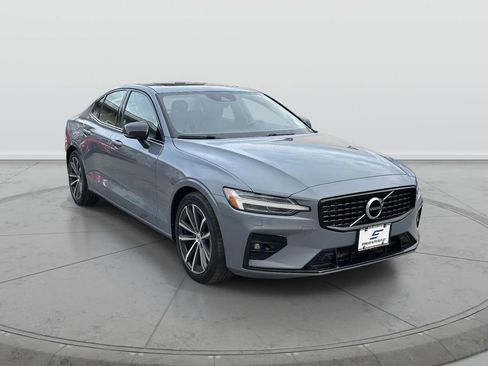 Used 2022 Volvo S60 B5 Inscription image 1