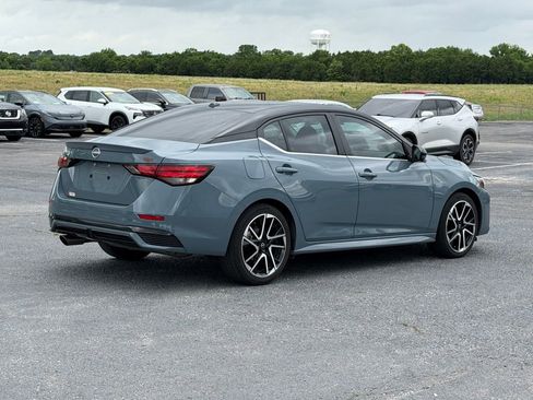 Used 2025 Nissan Sentra SR w/ SR Premium Package FWD image 5