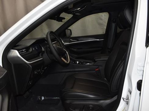 New 2025 Jeep Grand Cherokee Limited w/ Trailer Tow Package image 10