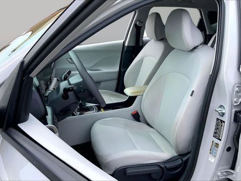 Certified 2026 Hyundai Kona SE FWD image 8