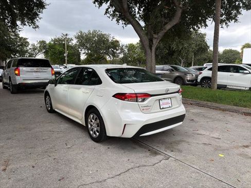 Used 2021 Toyota Corolla LE FWD image 9