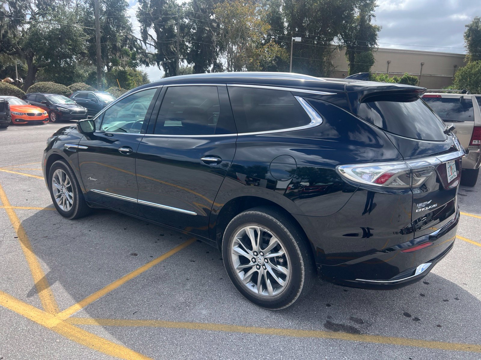 Used 2024 Buick Enclave Avenir w/ Avenir Technology Package FWD image 3