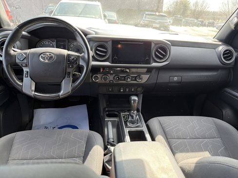 Used 2018 Toyota Tacoma TRD Sport image 16
