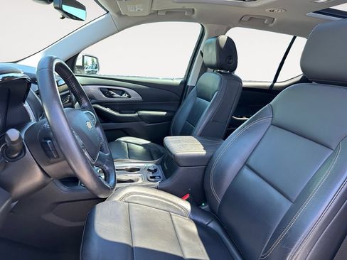 Used 2021 Chevrolet Traverse LT w/ LT Premium Package AWD/4WD image 9