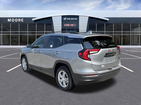 Used 2024 GMC Terrain SLE w/ Driver Convenience Package FWD image 5