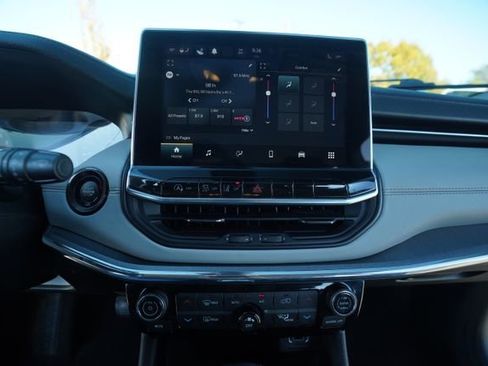 Used 2022 Jeep Compass Limited image 30