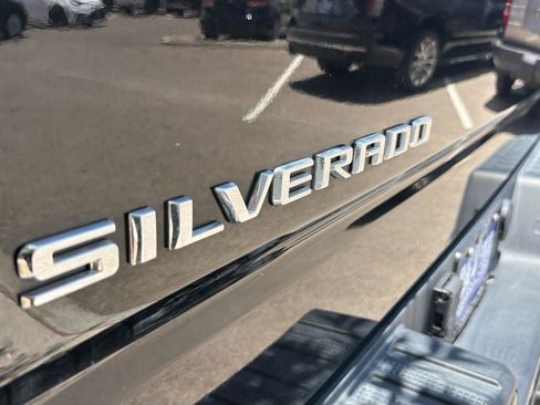 Used 2020 Chevrolet Silverado 1500 LT Trail Boss AWD/4WD image 9