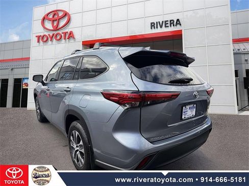 Used 2022 Toyota Highlander XLE image 7