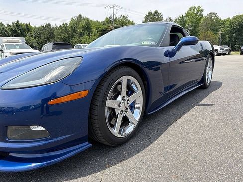 Used 2007 Chevrolet Corvette Coupe w/ Preferred Equipment Group RWD image 13