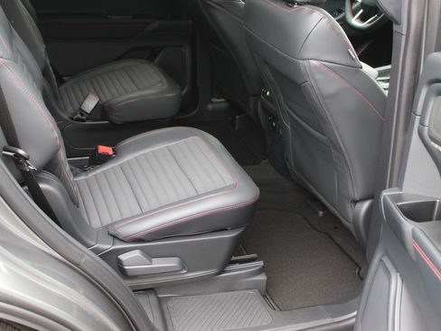 New 2026 Ford Explorer ST-Line w/ ST-Line Street Pack image 18