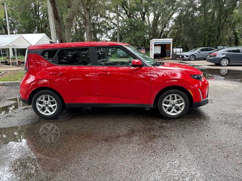 Used 2025 Kia Soul LX w/ LX Technology Package FWD image 14