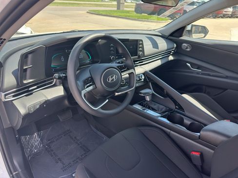 New 2026 Hyundai Elantra Hybrid FWD image 12